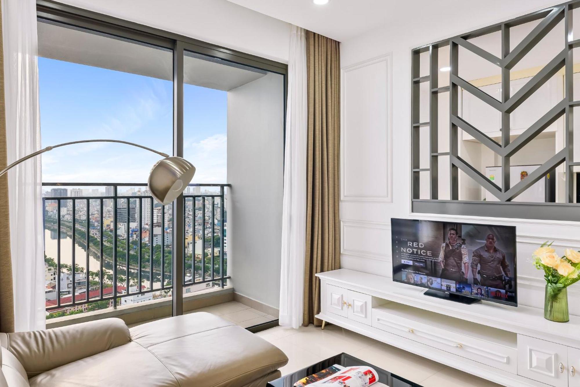 Rem Rivergate Garden Pool Signature - Free 4G Sim For 3 Nights Booking Ho Chi Minh City Exterior photo