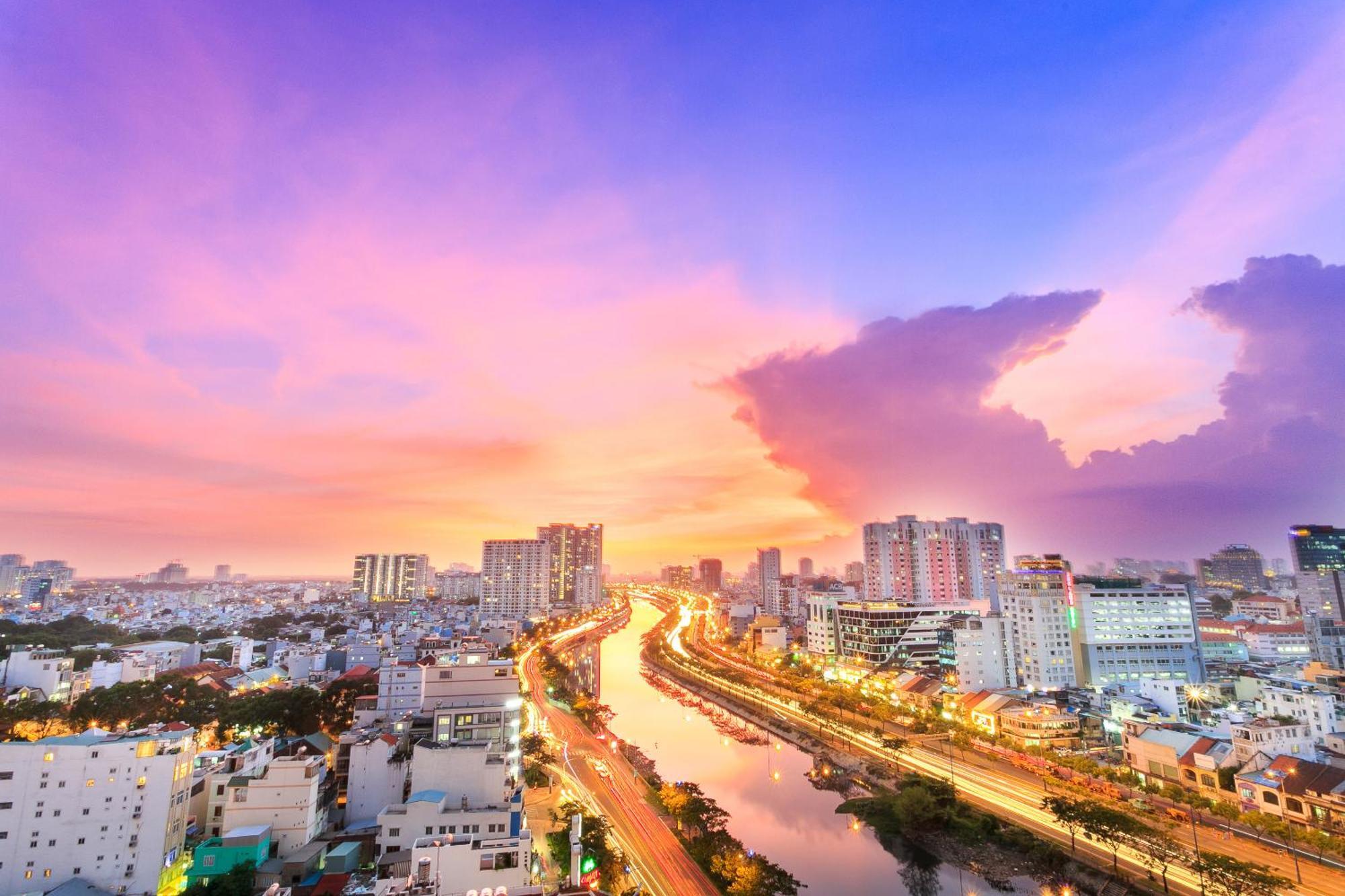 Rem Rivergate Garden Pool Signature - Free 4G Sim For 3 Nights Booking Ho Chi Minh City Exterior photo
